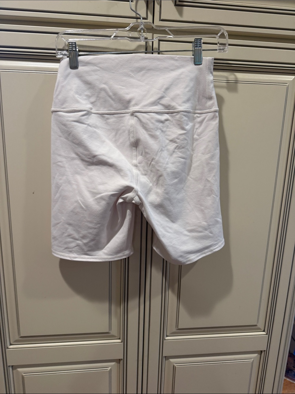 ALO Yoga High-Rise Cream Exercise Shorts - Picture 4 of 7